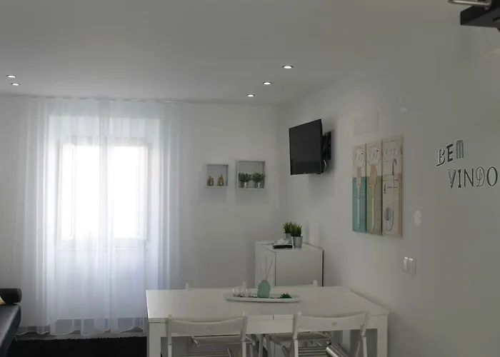 Cantinho Flores Ii 公寓