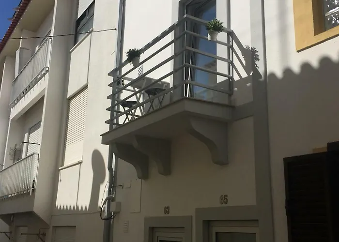 Cantinho Flores Ii 公寓 *